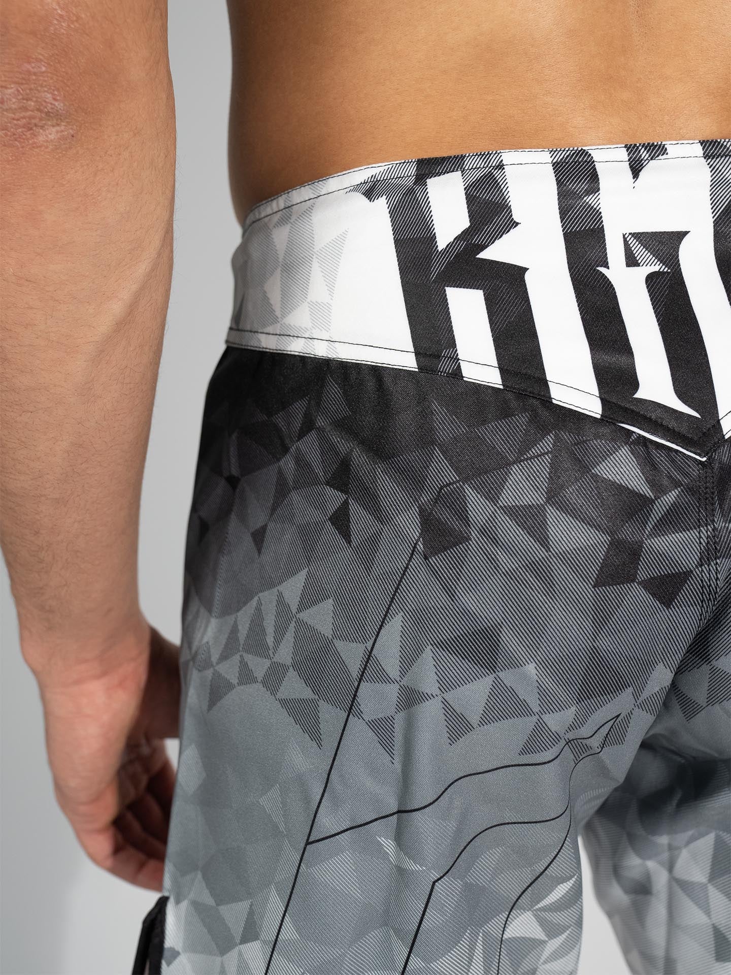 RINGLIFE MMA Shorts - Transition schwarz-weiss