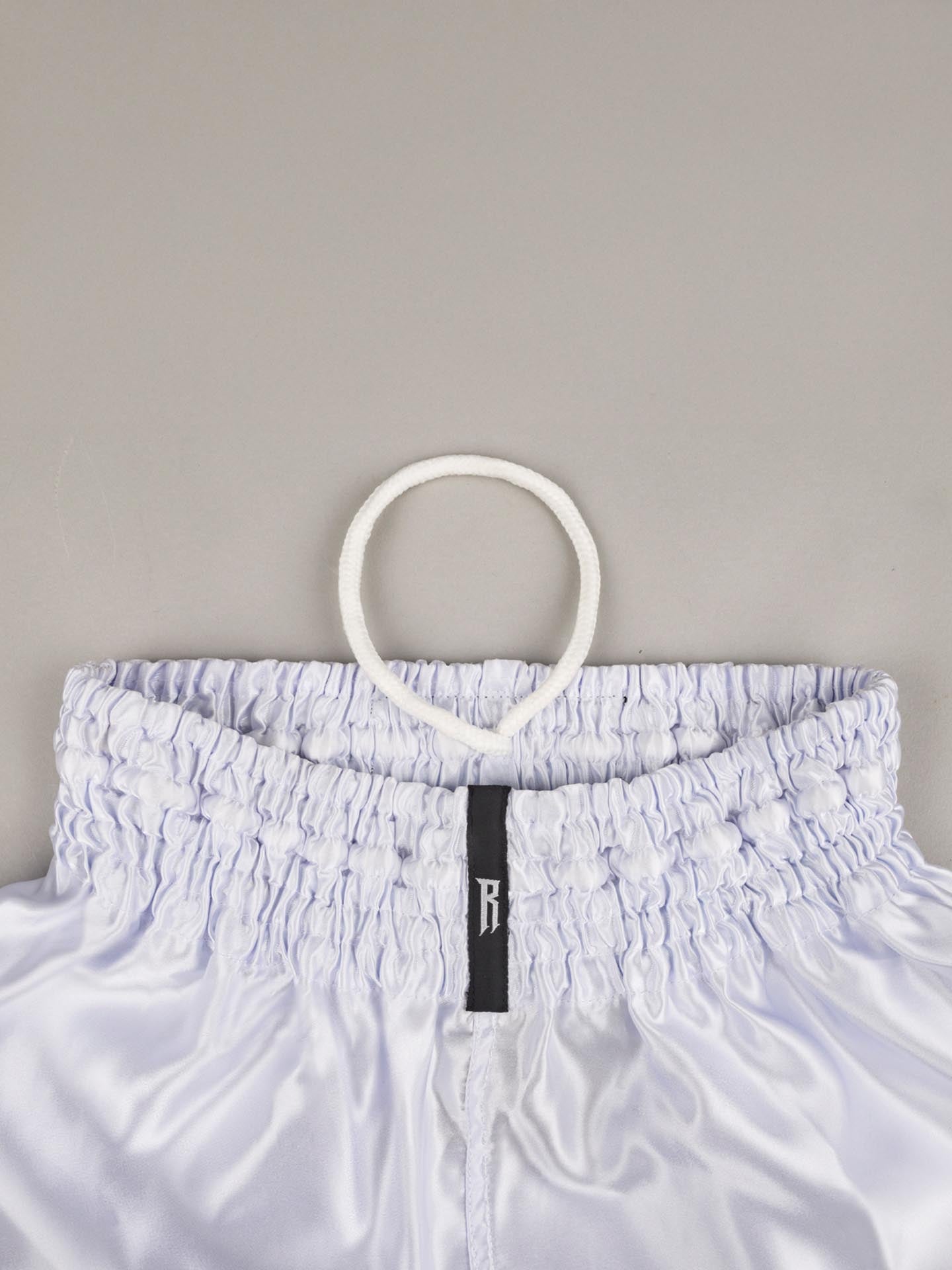 RINGLIFE Muay Thai Shorts, Core, weiß