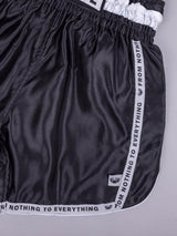 RINGLIFE Muay Thai Shorts, Label, schwarz