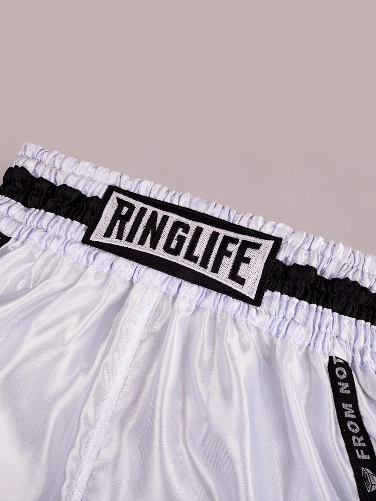 RINGLIFE Muay Thai Shorts, Label, weiß