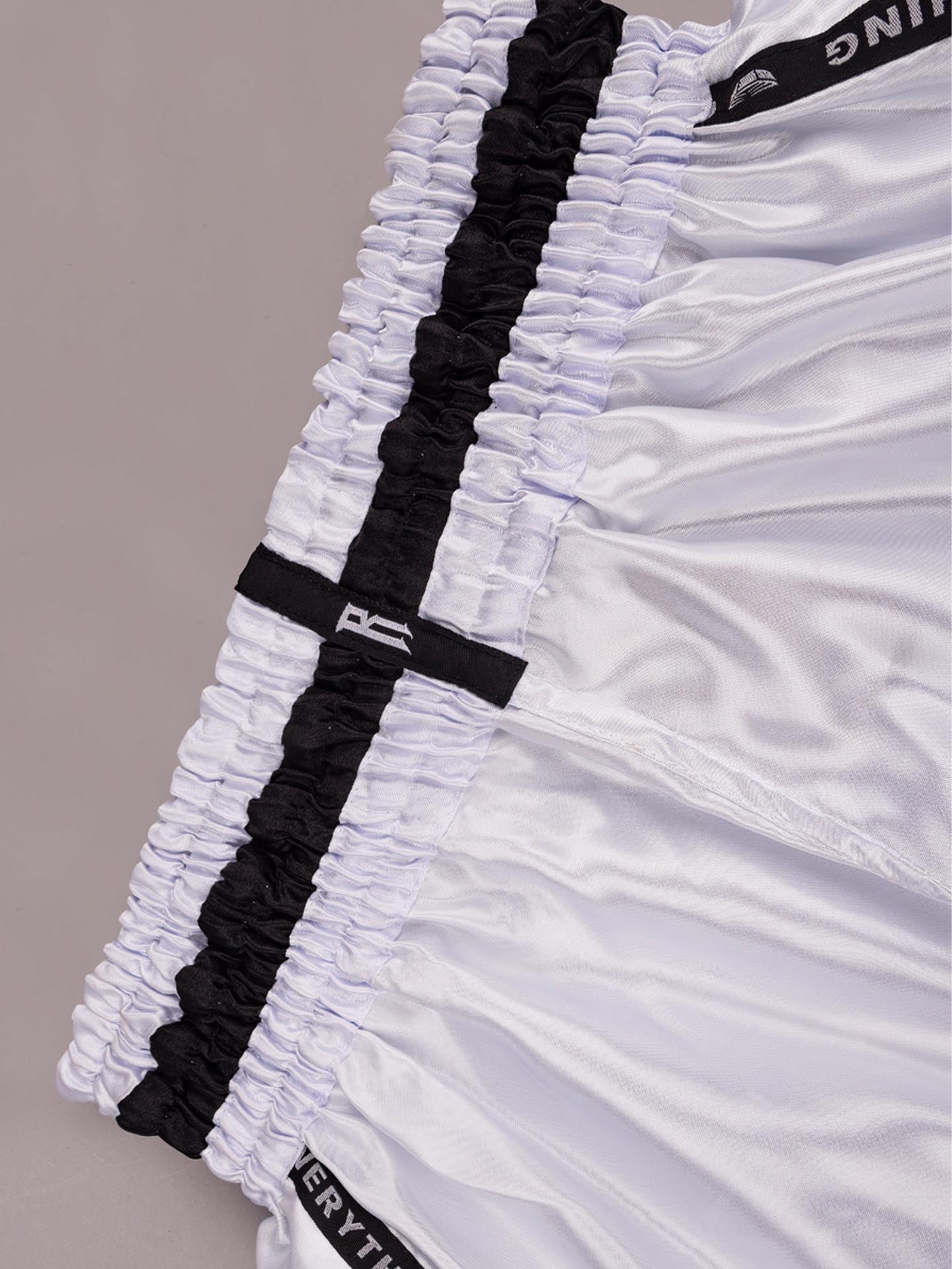 RINGLIFE Muay Thai Shorts, Label, weiß