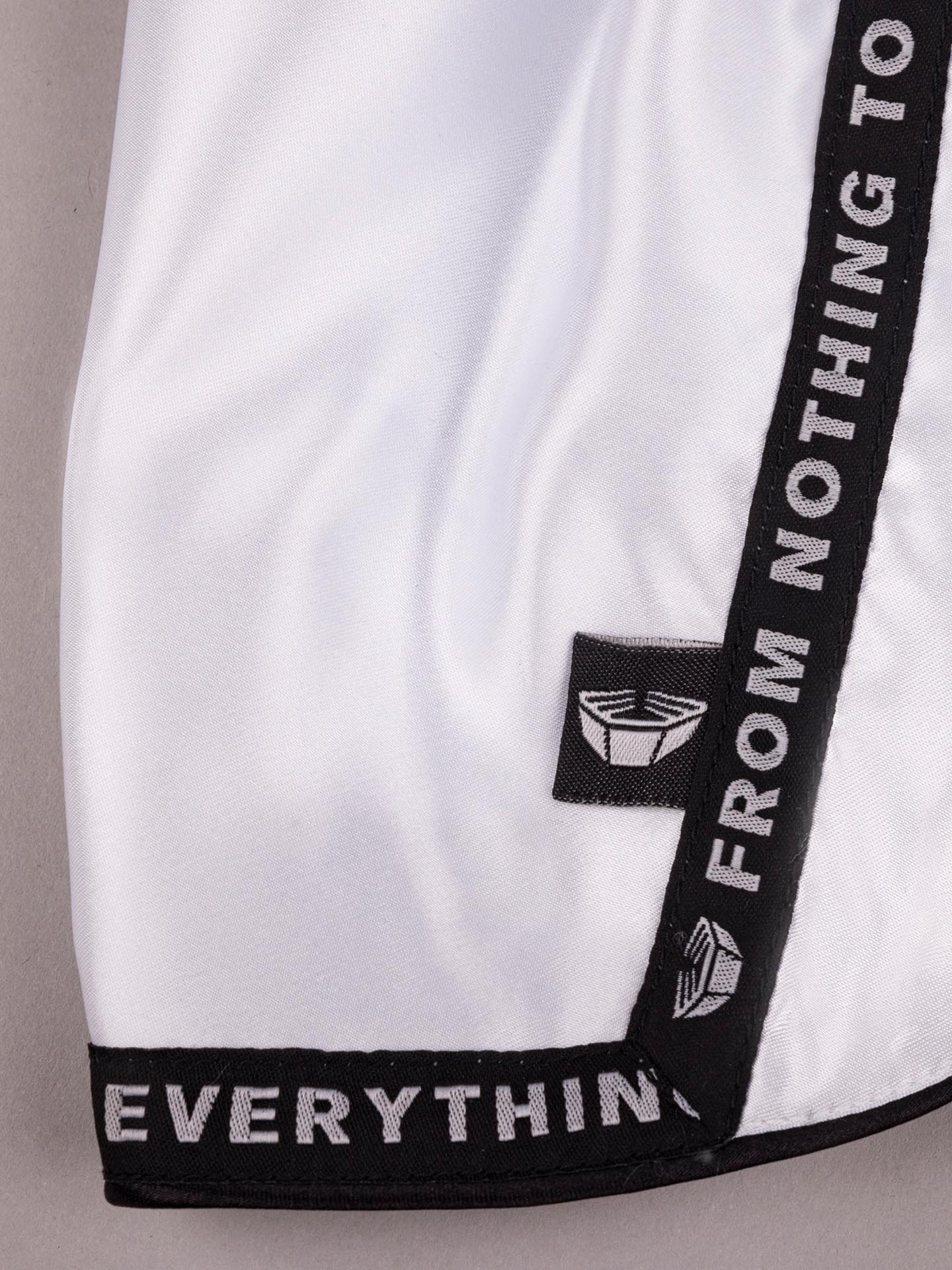 RINGLIFE Muay Thai Shorts, Label, weiß