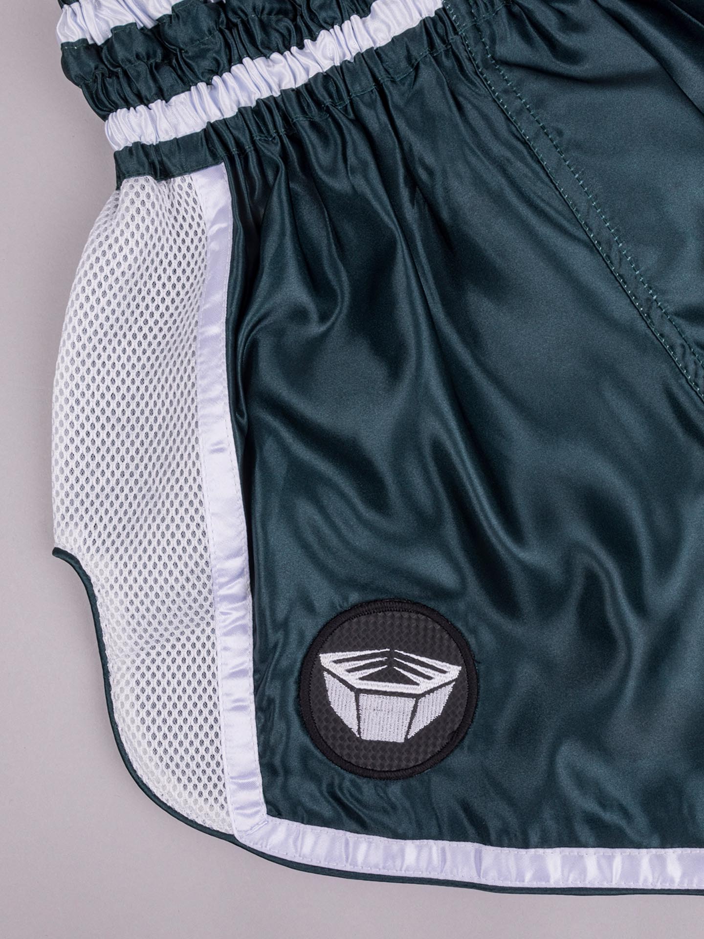 RINGLIFE Muay Thai Shorts, Represent, grün-weiß