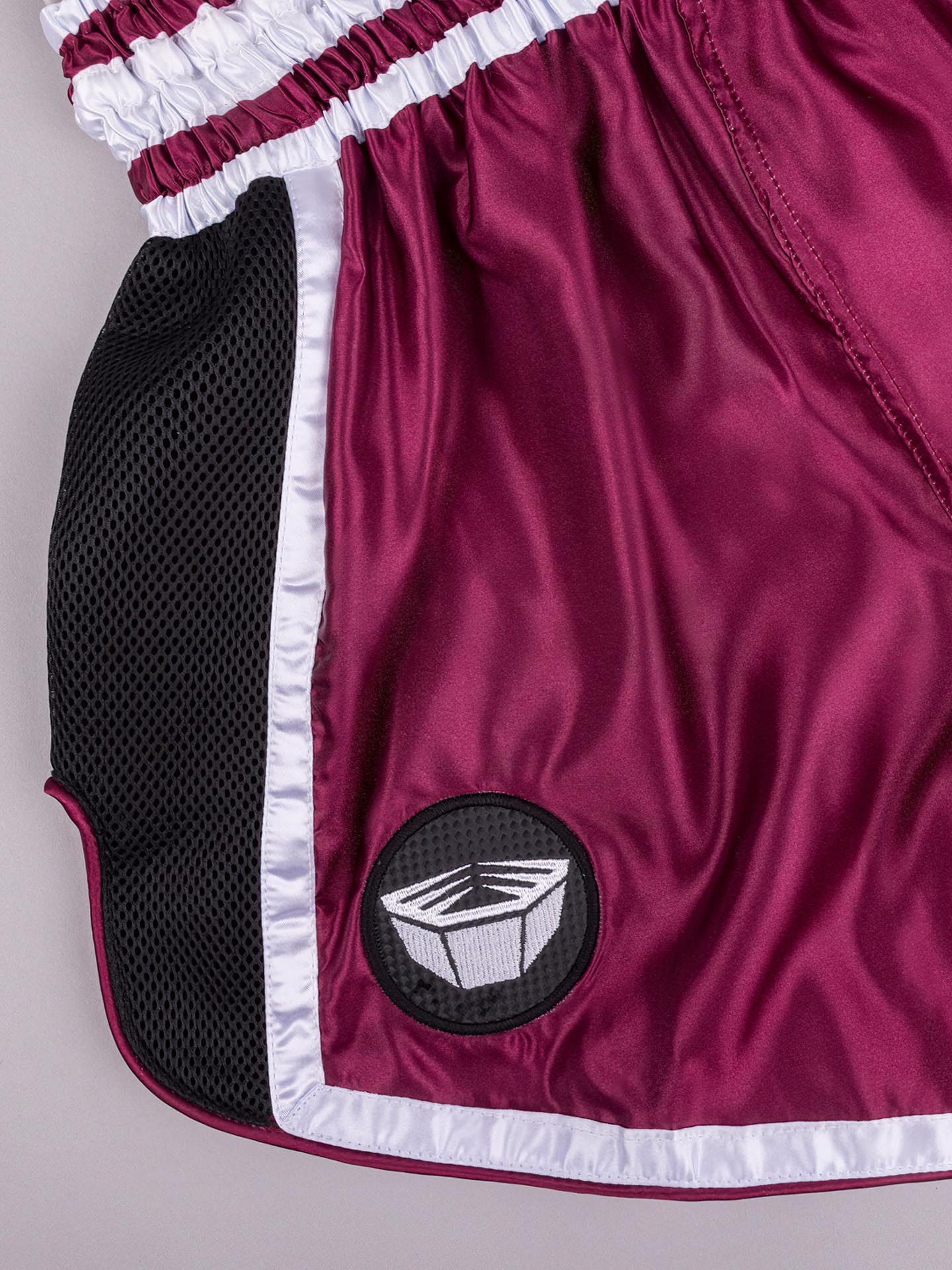 RINGLIFE Muay Thai Shorts, Represent, rot-schwarz