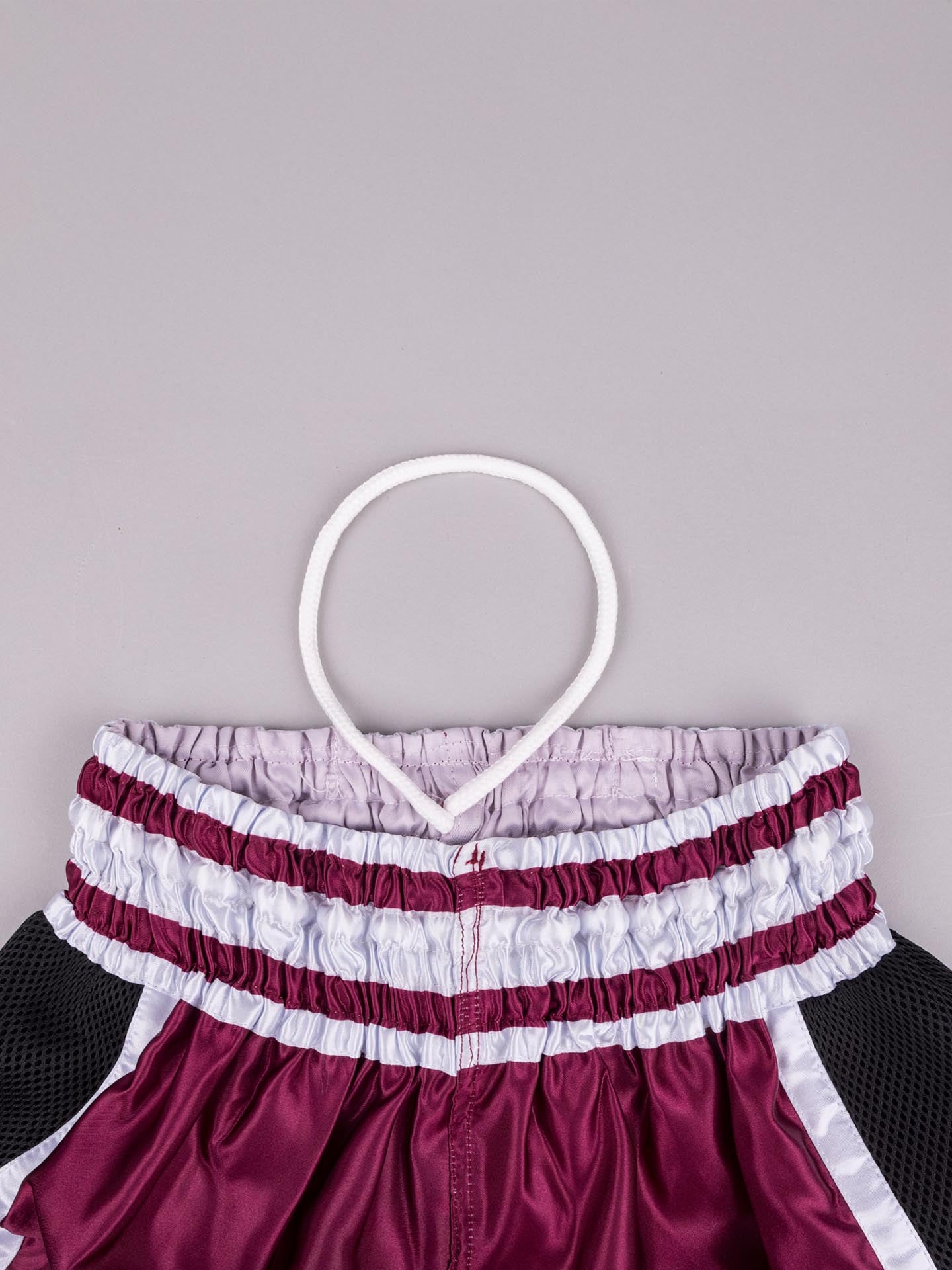 RINGLIFE Muay Thai Shorts, Represent, rot-schwarz