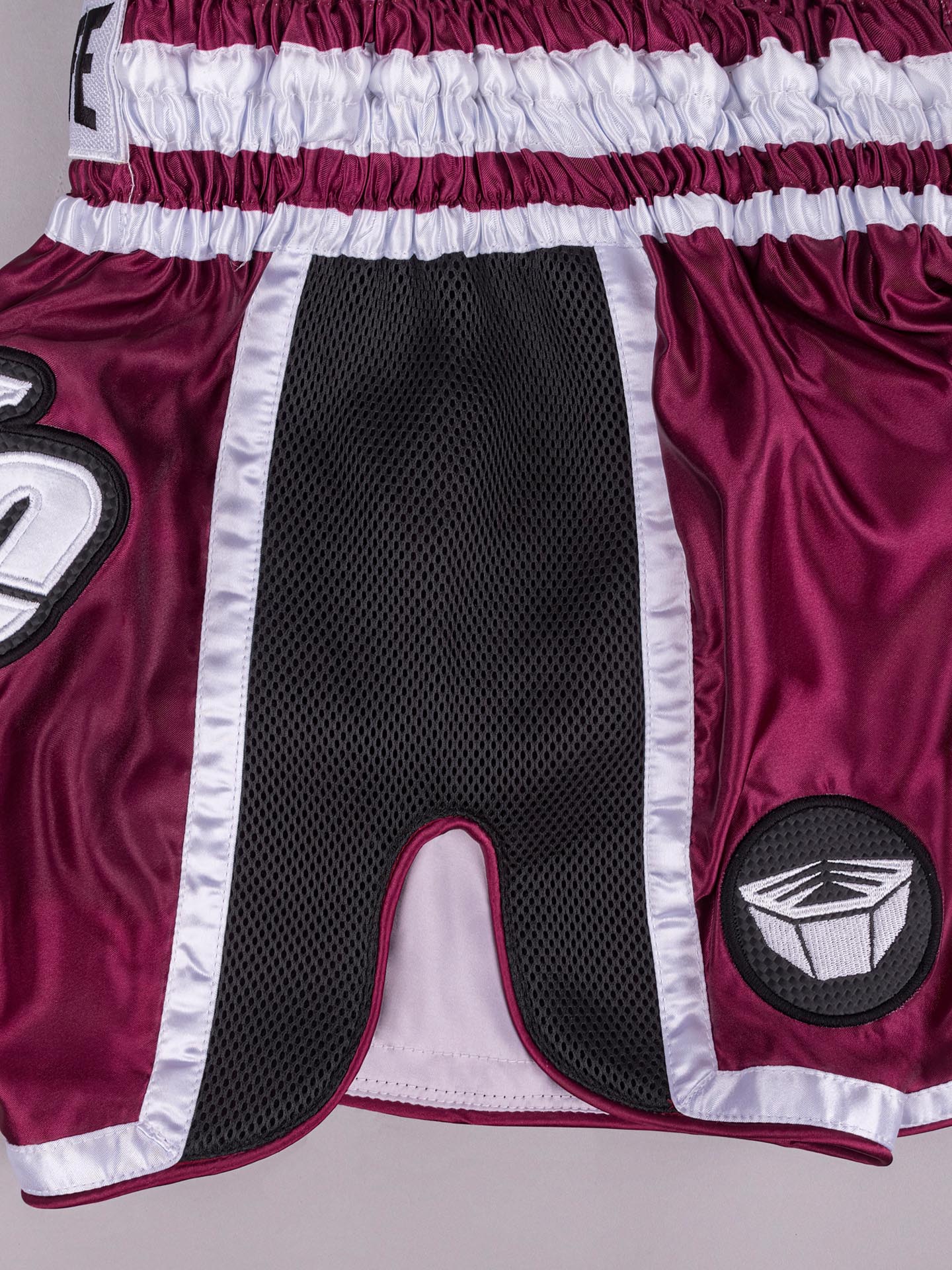 RINGLIFE Muay Thai Shorts, Represent, rot-schwarz