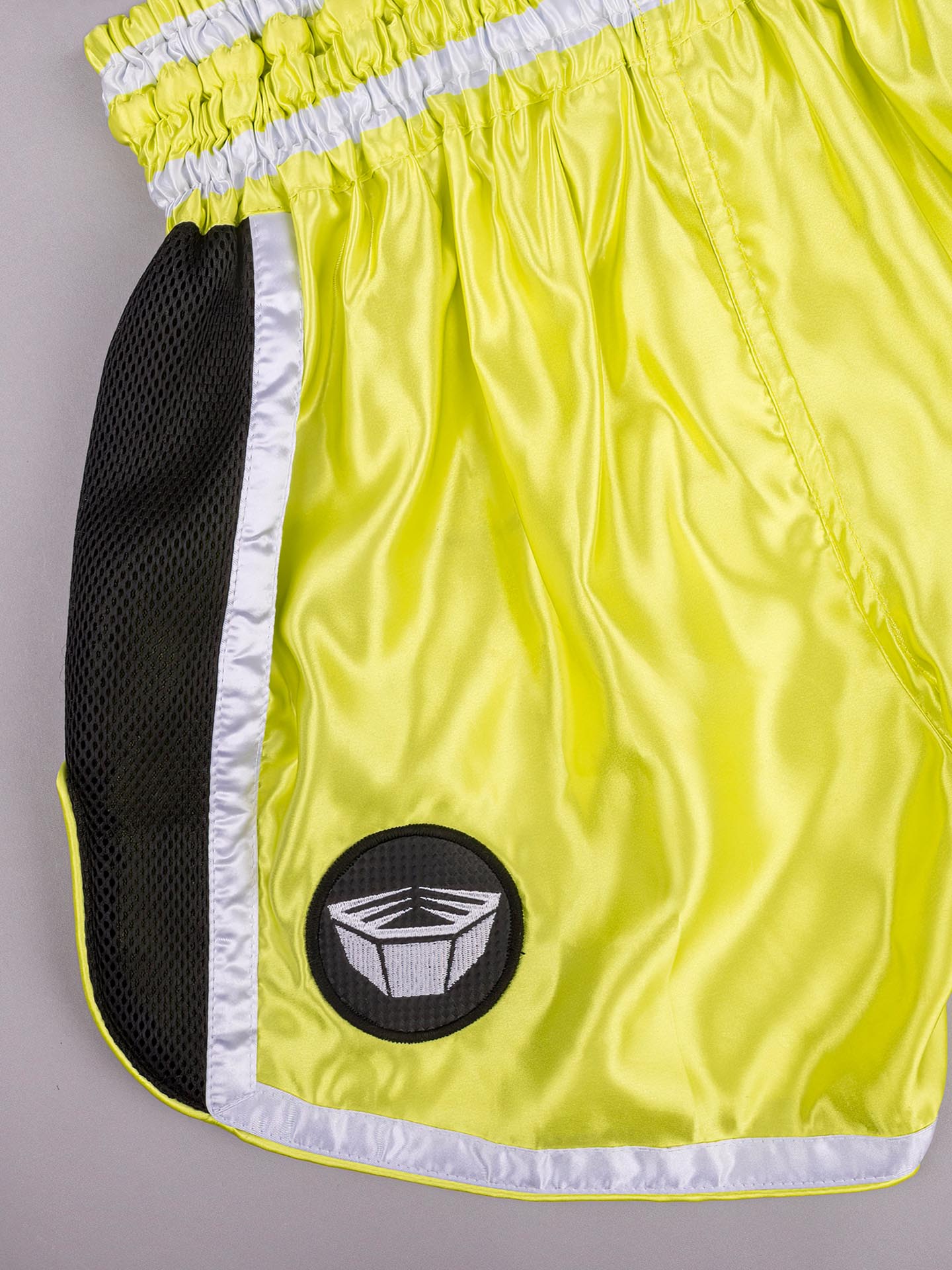 RINGLIFE Muay Thai Shorts, Represent, gelb-schwarz