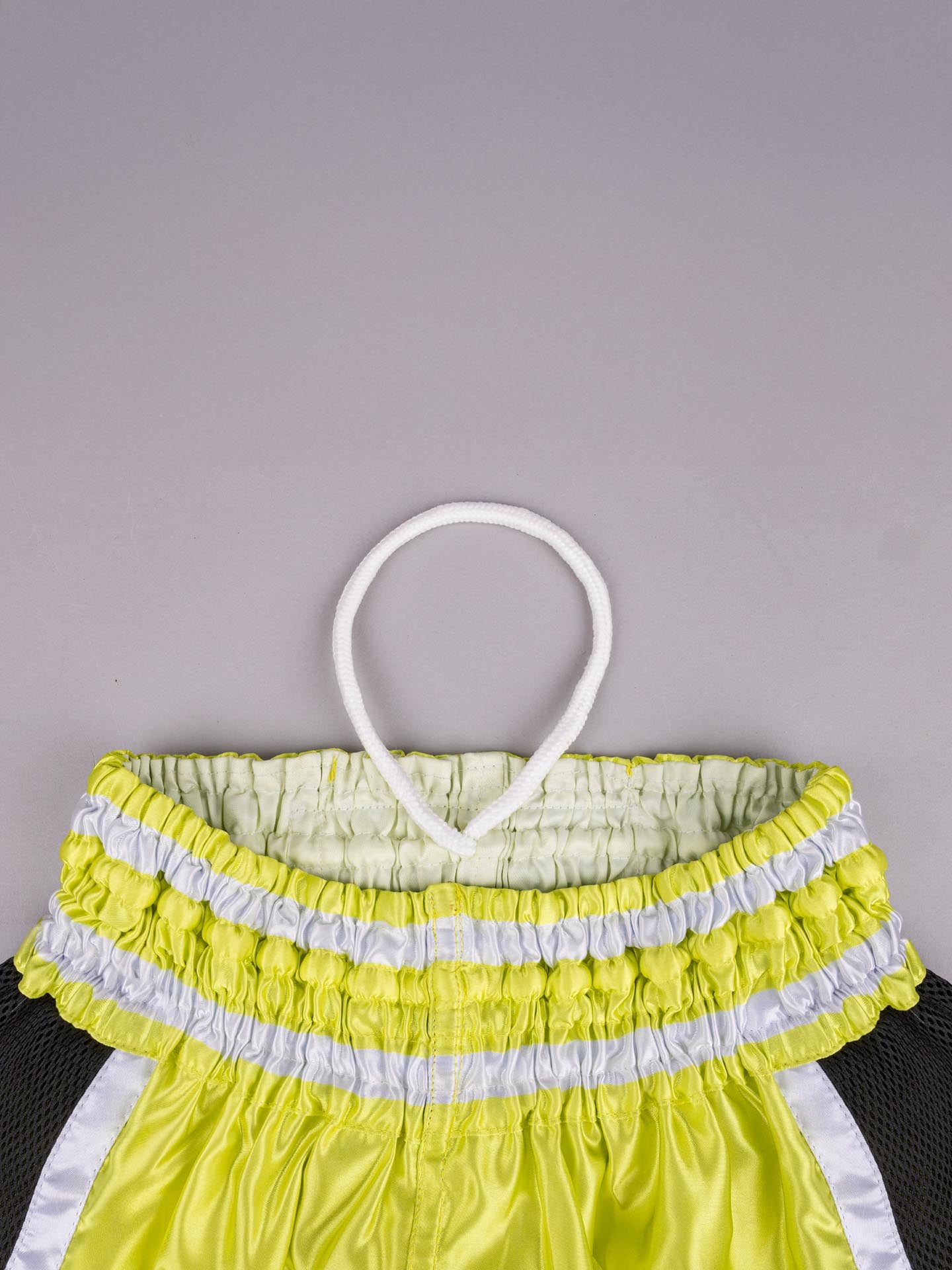 RINGLIFE Muay Thai Shorts, Represent, gelb-schwarz