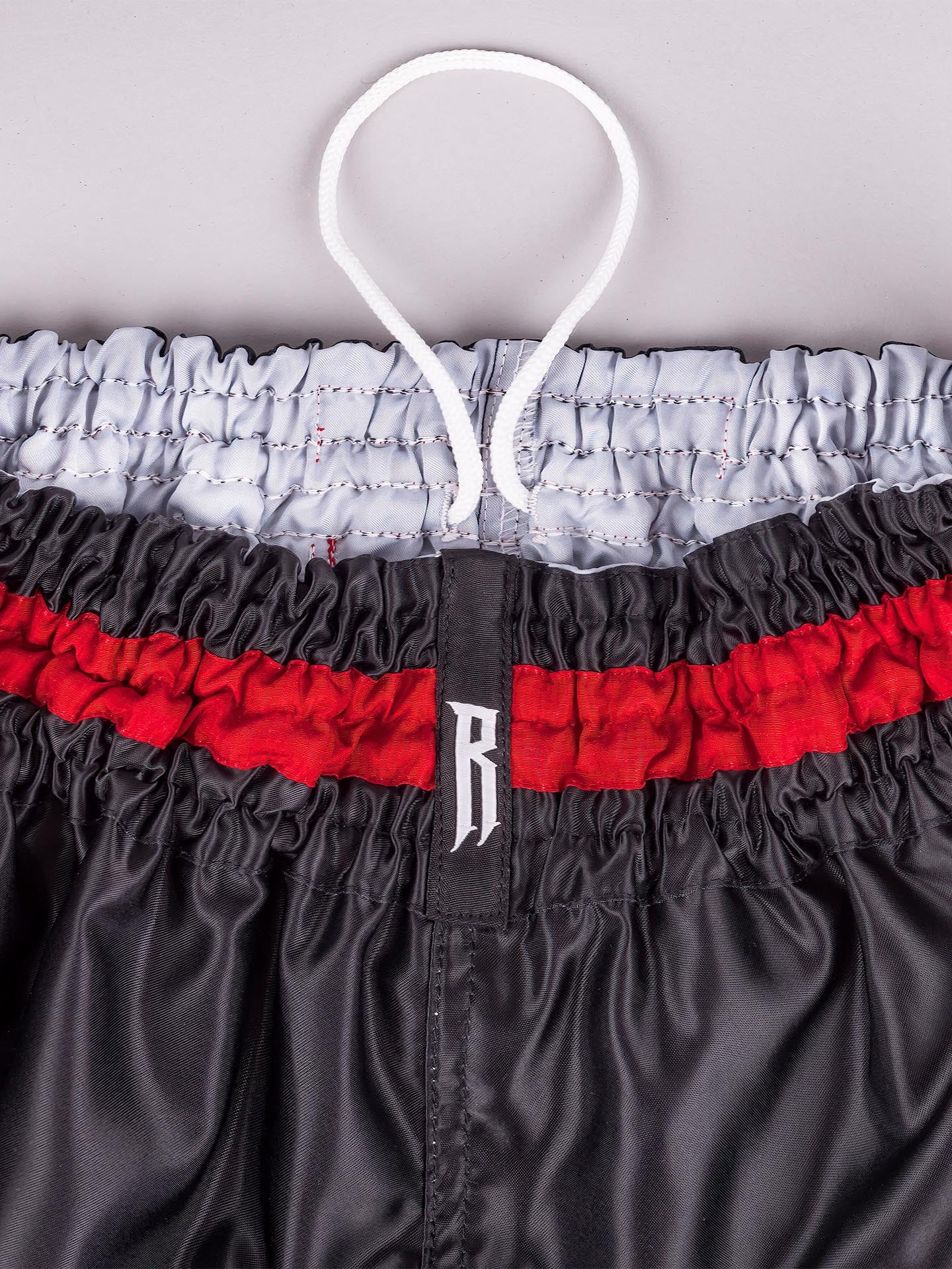 RINGLIFE Muay Thai Shorts, Vanguard, schwarz-rot
