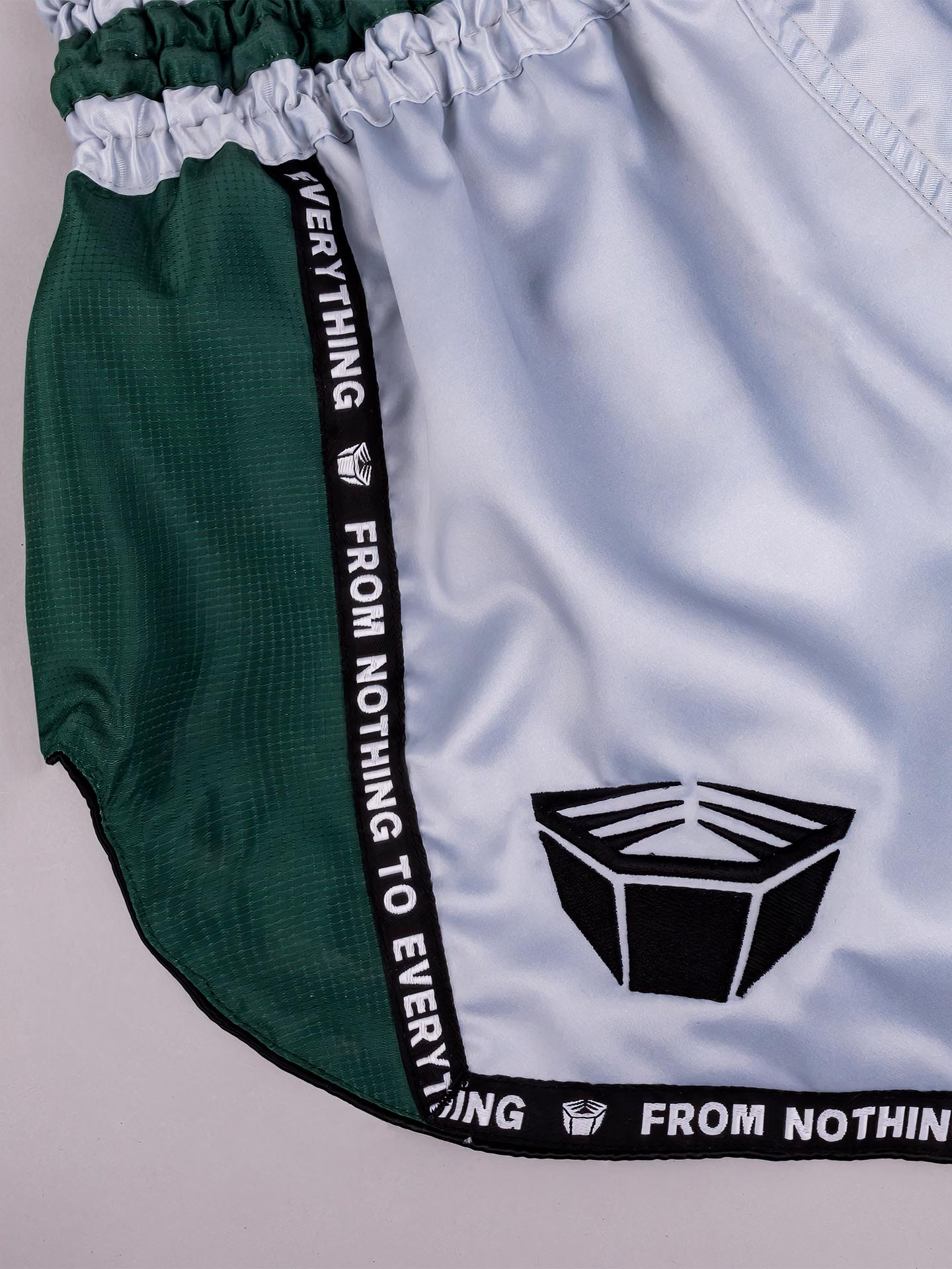 RINGLIFE Muay Thai Shorts, Vanguard, silber-grün