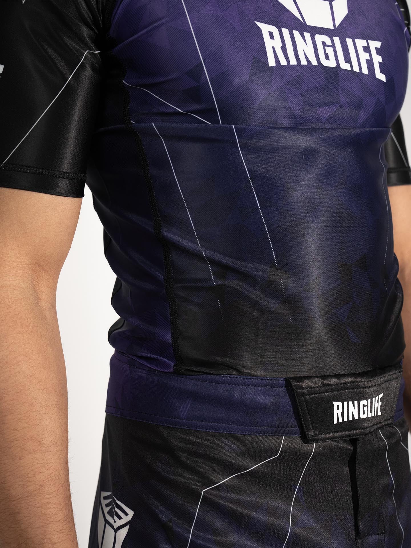 RINGLIFE Rashguard S/S - Transition schwarz-lila